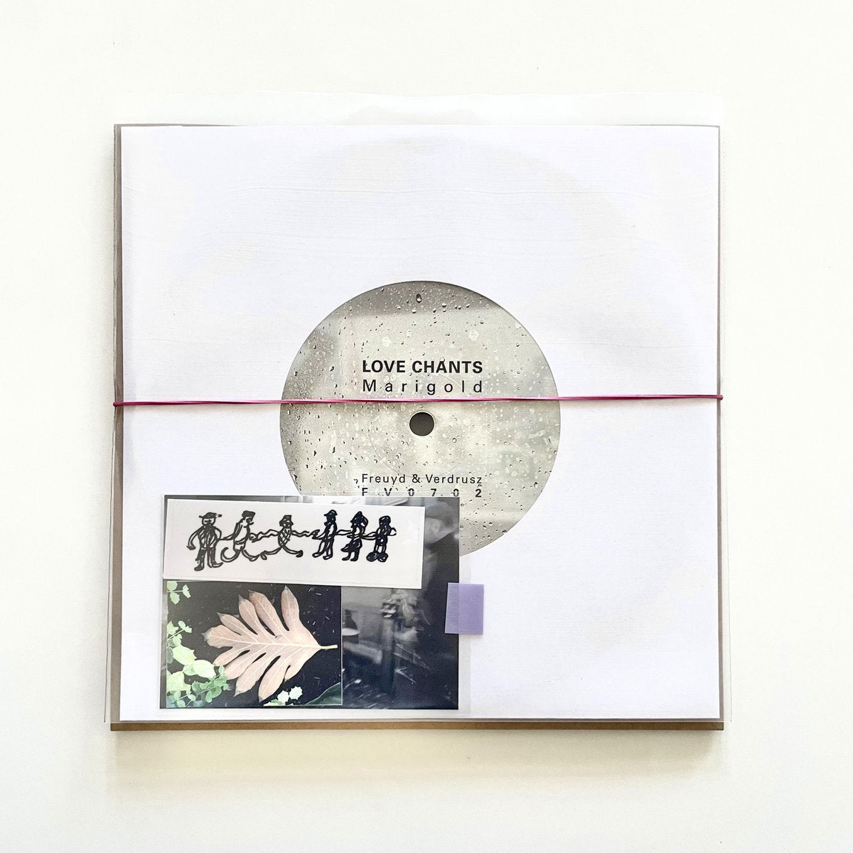 Love Chants - Marigold b/w Wild and Blue 7." Alternate view. Freuyd & Verdrusz, Germany, 2026. Available at Seasonal Work Records.